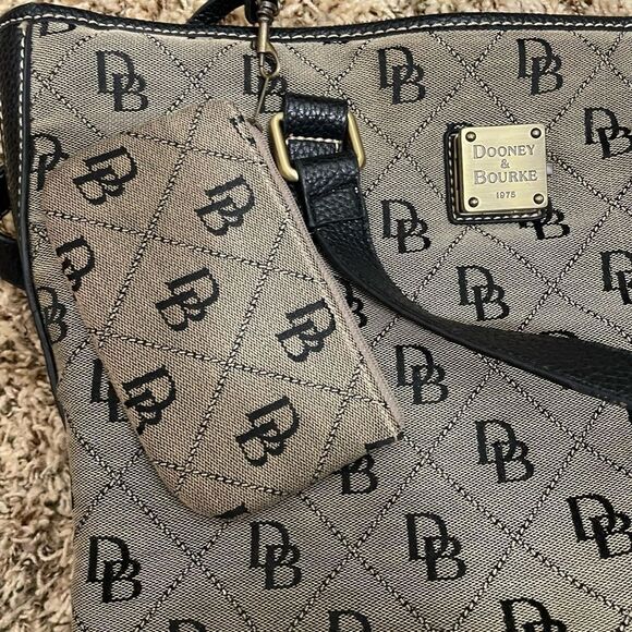 Dooney & Bourke Large Gabriella Satchel Bag Natural Signature Print - Picture 3 of 7